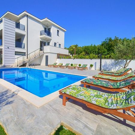 Apartments Paola & Karla With Pool Krk Town Dış mekan fotoğraf
