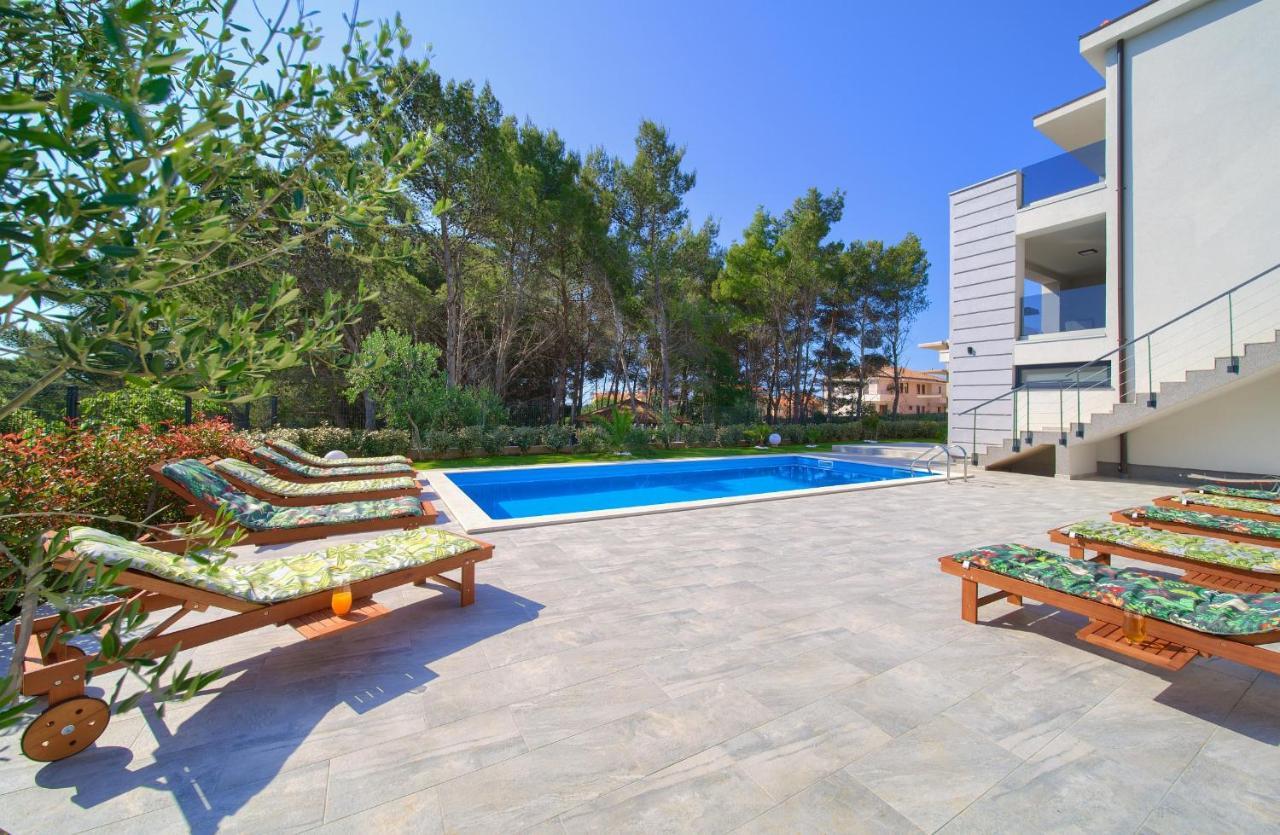 Apartments Paola & Karla With Pool Krk Town Dış mekan fotoğraf