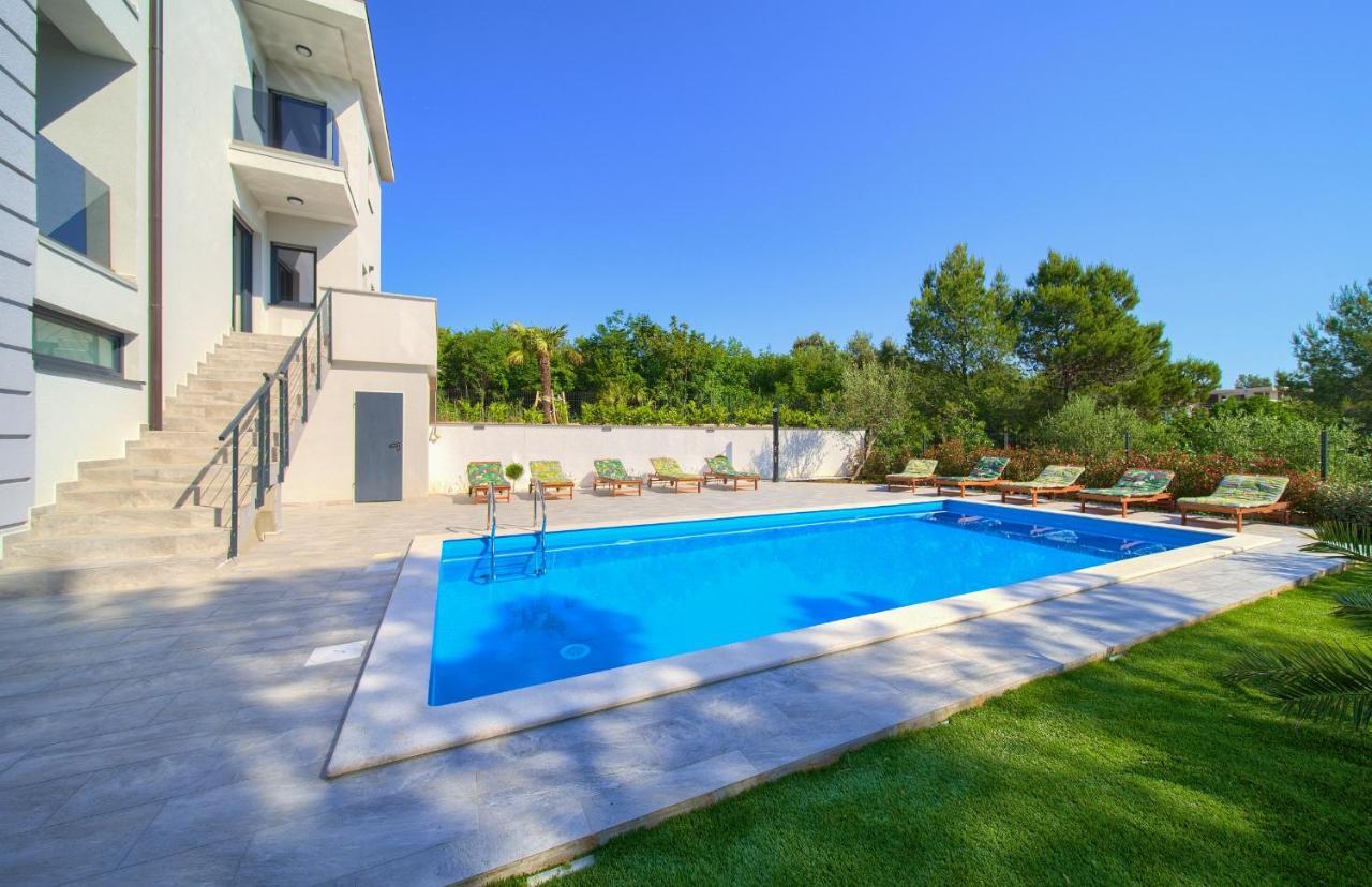 Apartments Paola & Karla With Pool Krk Town Dış mekan fotoğraf