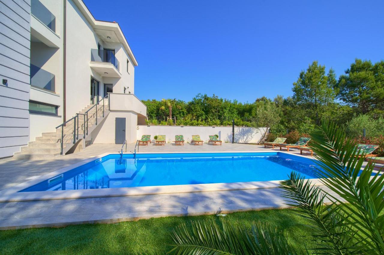 Apartments Paola & Karla With Pool Krk Town Dış mekan fotoğraf