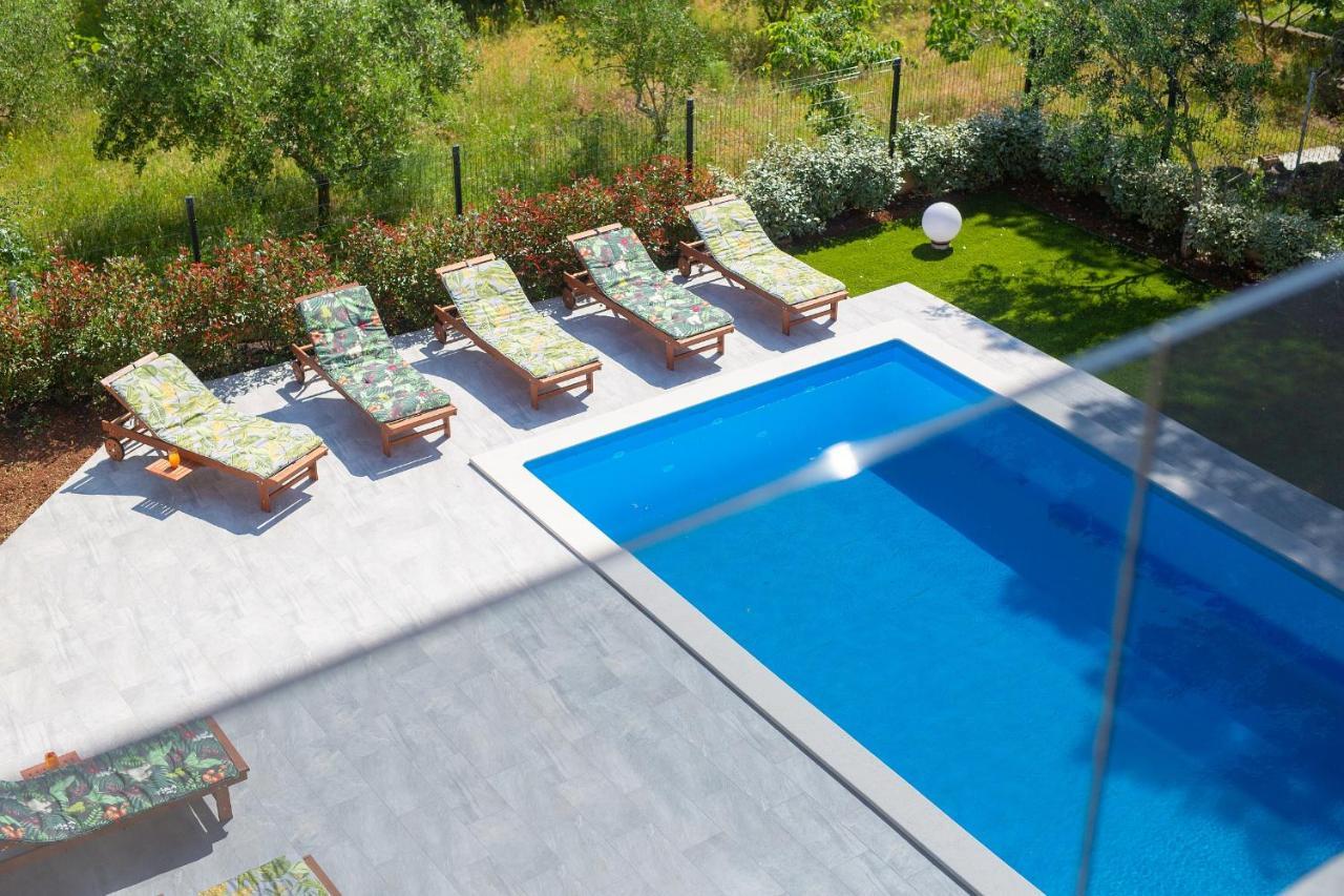 Apartments Paola & Karla With Pool Krk Town Dış mekan fotoğraf